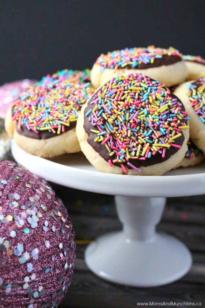 Shortbread Cookies Dipped in Chocolate - Moms &amp; Munchkins