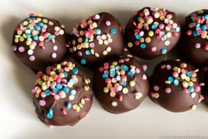 Chocolate Tasting Party plus Free Printables - Moms &amp; Munchkins